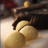 こだわりの素材を使用した出来立て料理をご提供◎