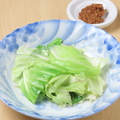 料理メニュー写真&nbsp;鉄板蒸しキャベツ　からし味噌添え