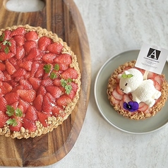 旬なフルーツ使用した【期間限定のフルーツタルト】