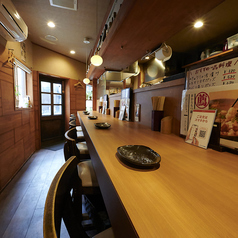 【1Ｆ】デートにもオススメ♪カウンター6席ございます！目の前でお料理しているので、出来立てのアツアツをお召し上がりいただけます♪