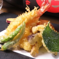 特大えびを含む天ぷら盛り合わせ