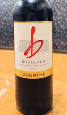 店舗全体を貸し切ることも可能です。大人数での宴会やパーティーにも対応いたします。値段や服装を気にせず、気楽に賑やかな時間をお過ごしください。貸切をご希望の方は、お気軽にお問い合わせください。