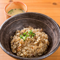 濃厚白湯スープと香ばしい鶏ご飯を味わう満足度抜群の〆セットの写真