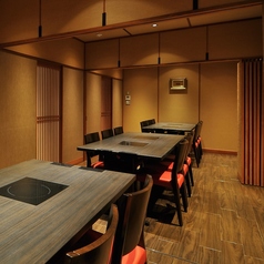お集まりに応じて、少人数から大人数までご利用いただけます。※店舗により部屋の配置・席数が異なる場合がございます