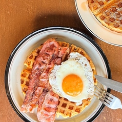 Bacon Egg Waffle (ベーコンエッグワッフル)