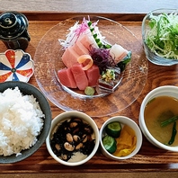 ●ランチはレジで注文&先会計　●夜はお席で注文&後会計