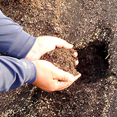 土にこだわります♪自家製堆肥・有機肥料