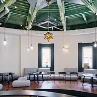 明るく開放的な空間を大切にしています。