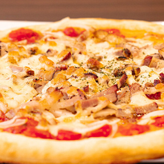 ベーコンと玉ねぎのトマトピザ