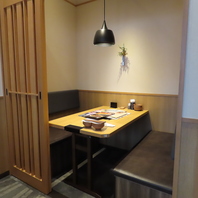 ゆったりできるテーブル席