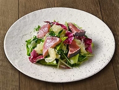 藁焼きカツオと香るグレープフルーツの春風サラダ