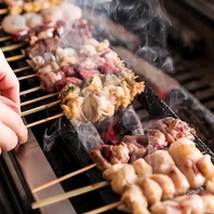 炭火で香ばしく焼き上げる自慢の地鶏料理を堪能