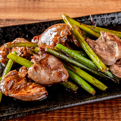 砂肝とにんくきの黒胡椒炒め