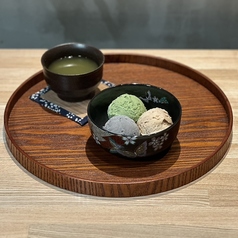 アイスクリーム3種(黒ゴマ、抹茶、黒蜜もちきなこ)