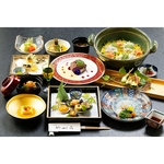 季節を味わう懐石料理を承っております。ご予算ご要望に応じますのでお気軽にお問い合わせください。