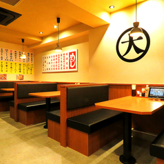 テーブル席なので人数に応じてレイアウトも自由自在です★※画像は系列店です。