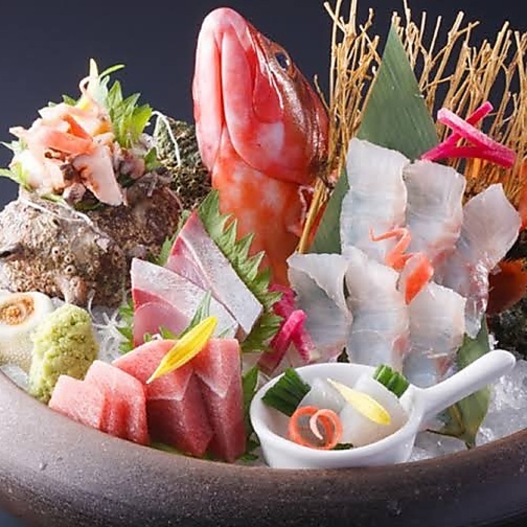 新鮮な魚介を使用した刺身は毎日拘りを持って仕入れ★季節ごとに変わる魚の美味しさをご堪能下さい♪