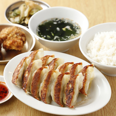 看板メニューの焼き餃子定食！12個入りでお得！