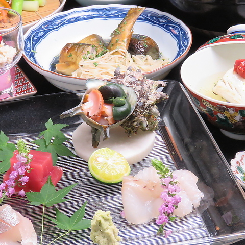 【完全個室】で、季節を感じながらゆっくり過ごす。ご接待に、友人との会食に。