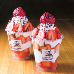 しましまや"本気のイチゴパフェ"