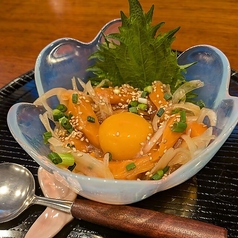 特製サーモンユッケ