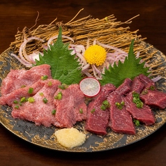 馬刺し二種盛り合わせ