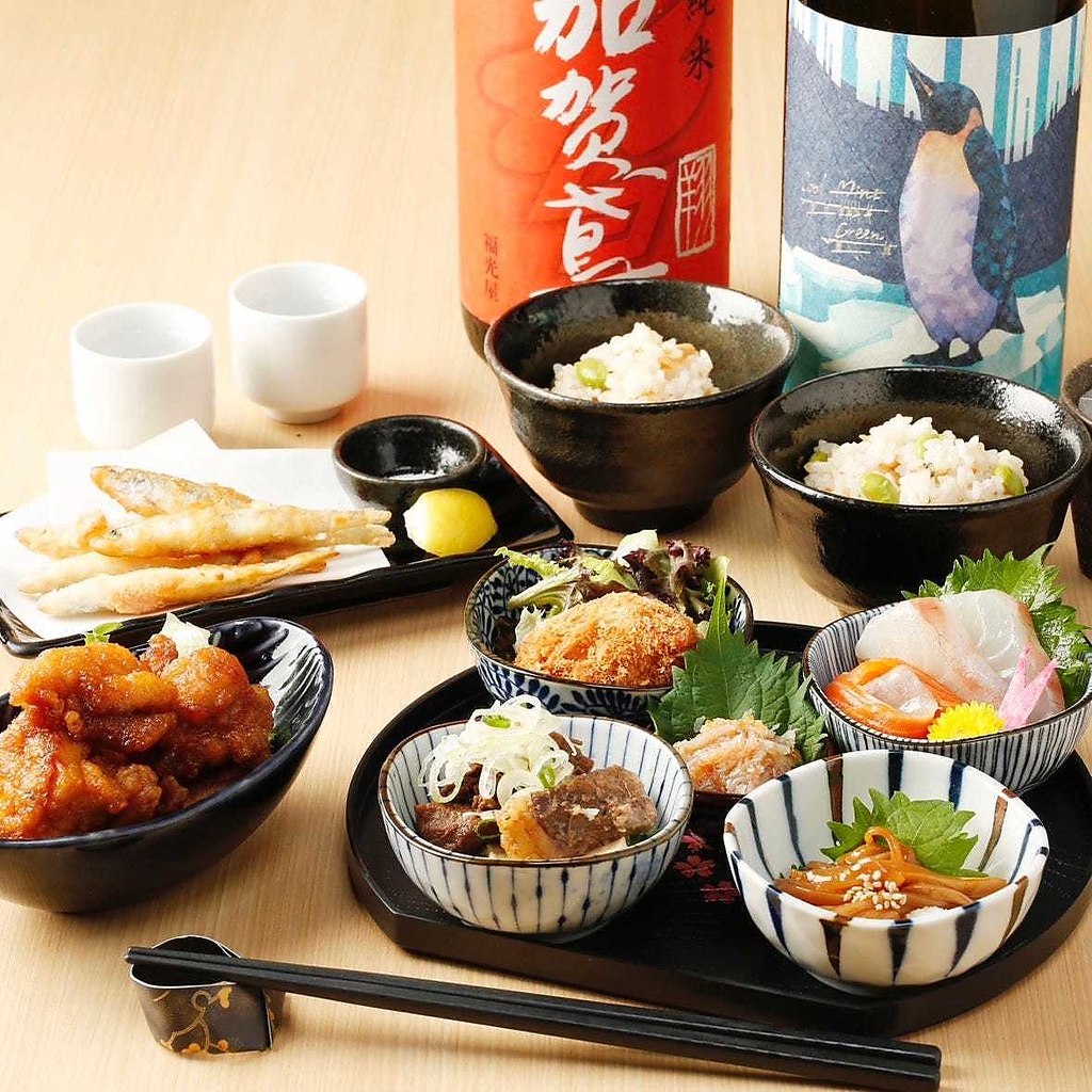 日本酒好きにはたまらないアテが5つと、選べる揚げ物に〆には季節のご飯付き！お得なクーポンも◎