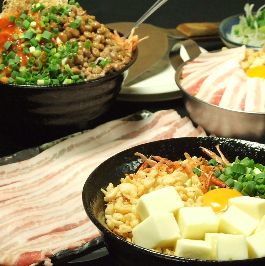 定番の豚玉からスイーツもんじゃまで・・・80種類以上の品揃えです！