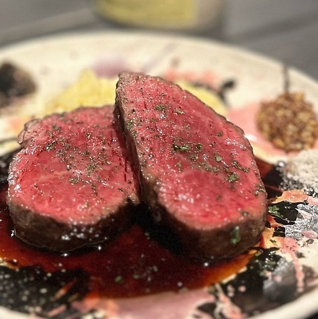 良質な厳選なお肉を炭焼きでお楽しみ頂けます！