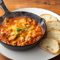 牛すじとモツのピリ辛トマト煮込み