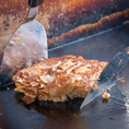 たこ焼きだけじゃない。関西でも人気の鉄板焼きメニューも充実＊たこ焼きをはじめ、お好み焼きや鉄板焼きのメニューも多数ご用意しております＊品川の関西風居酒屋でごゆっくりとお楽しみください。