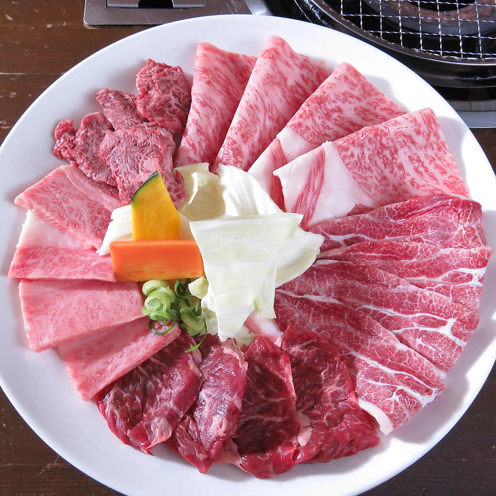宴会や家族連れにはお得なセットメニューあり！ご予算に合わせてみんなで焼肉を愉しもう！