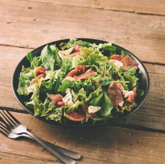 苺と生ハム、モッツァレラチーズのサラダプレート