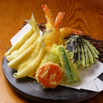 旬の食材や季節の野菜をふんだんに使用した料理は素材の美味しさを最大限に引き出して提供しています