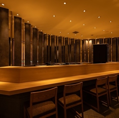 雰囲気抜群のカウンター席はお1人様でのご利用やデートにもピッタリ◎(写真はイメージ）