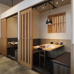 落ち着いた空間★デートにも◎!気張る事なくカジュアルに楽しめる店内