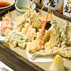 【名物】串天ぷら24種「各180円〜」（海老・帆立・まぐろ・バラ・きす・かぼちゃ等）の写真