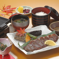 定食メニューが人気！肉料理・天ぷら・寿司・そばなど♪