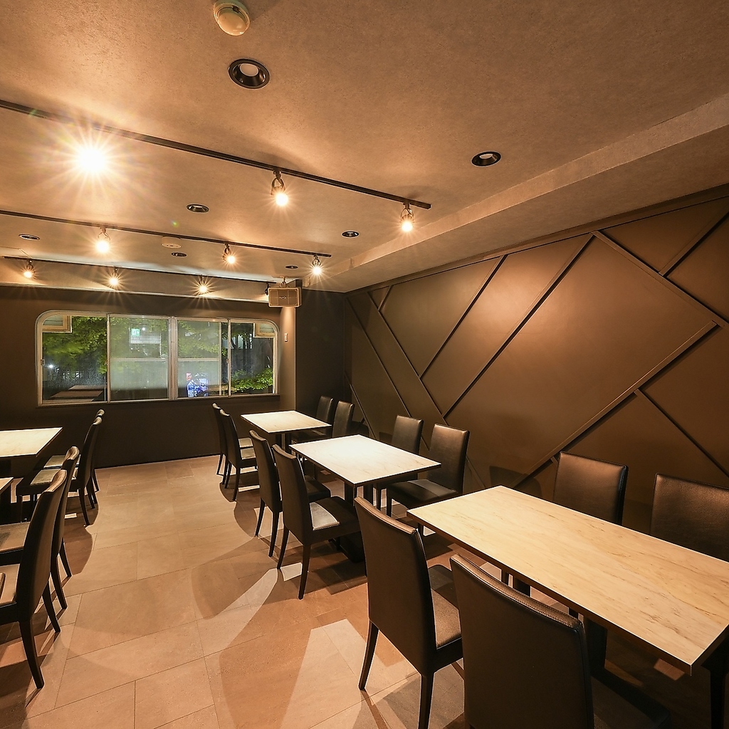 仙台駅近くの本格フレンチ＆クレープ店『ranpu＋』。モノトーンインテリアがおしゃれな空間を演出◎