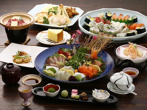 新鮮な魚や旬の食材を生かした料理を、全室個室でゆったりと味わえる日本料理店。