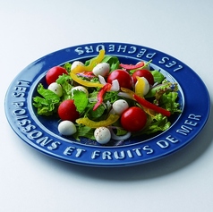 トマトとモッツァレラのカプレーゼサラダ