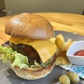 料理メニュー写真&nbsp;チーズバーガー