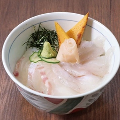 新鮮な魚介が楽しめる海鮮丼を豊富にご用意♪