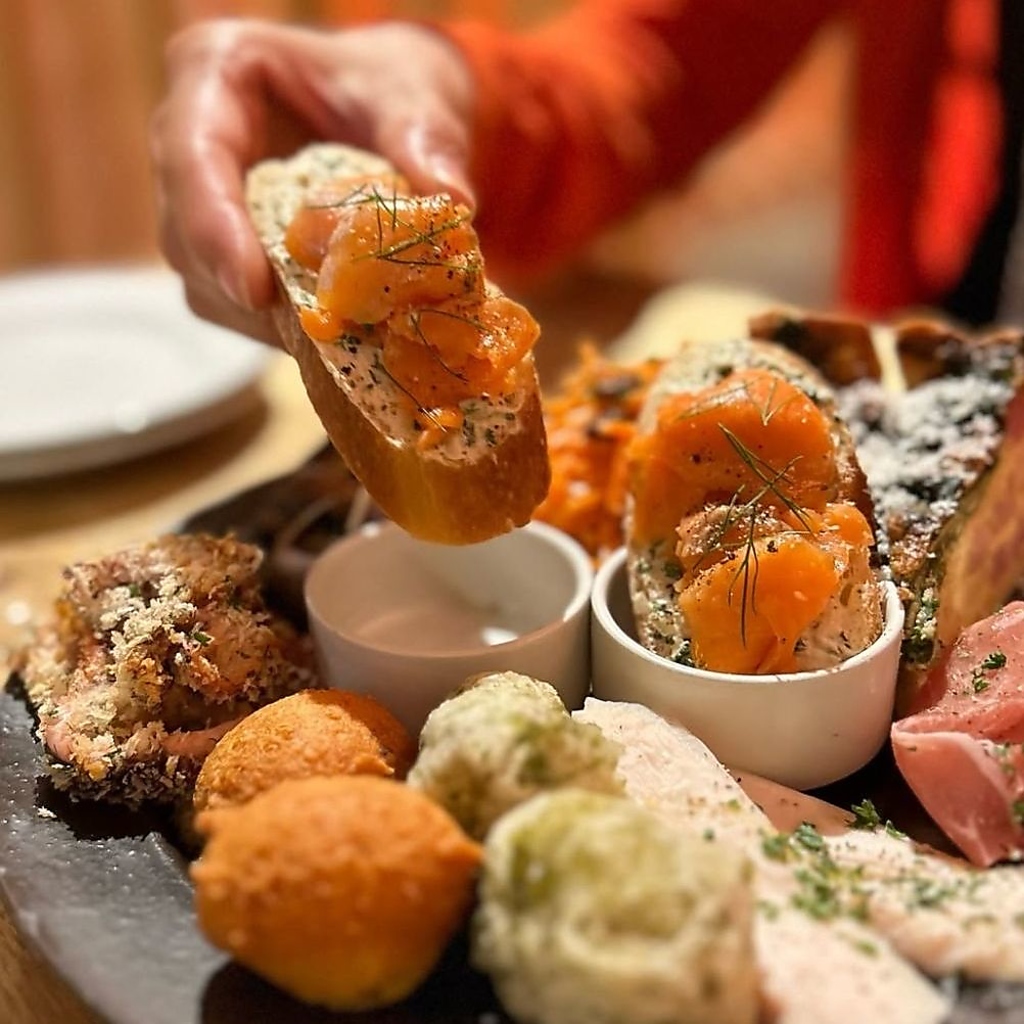 前菜の盛り合わせは圧巻の10種類！