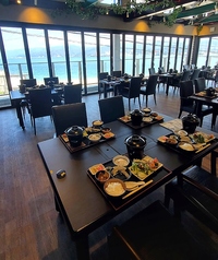 夏季のお天気のいい週末には、お二階席へご案内させて頂く場合も御座います。ペット不可のお席となります。