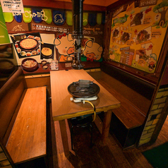 お一人様にもデートにも最適な席をご用意。気軽に韓国料理を楽しめます！