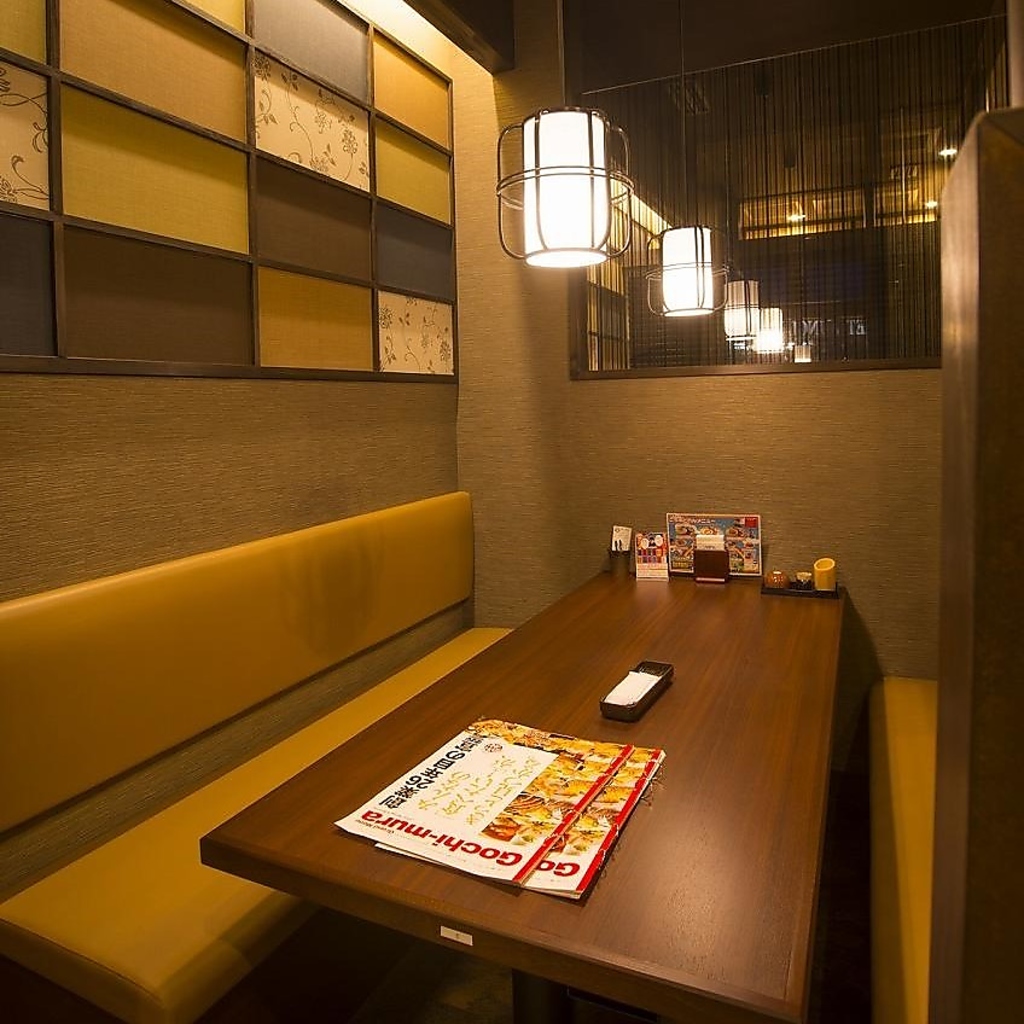 隣を気にせずゆっくり寛げます♪間接照明も煌めく落ち着いた雰囲気のテーブル個室が大人気★