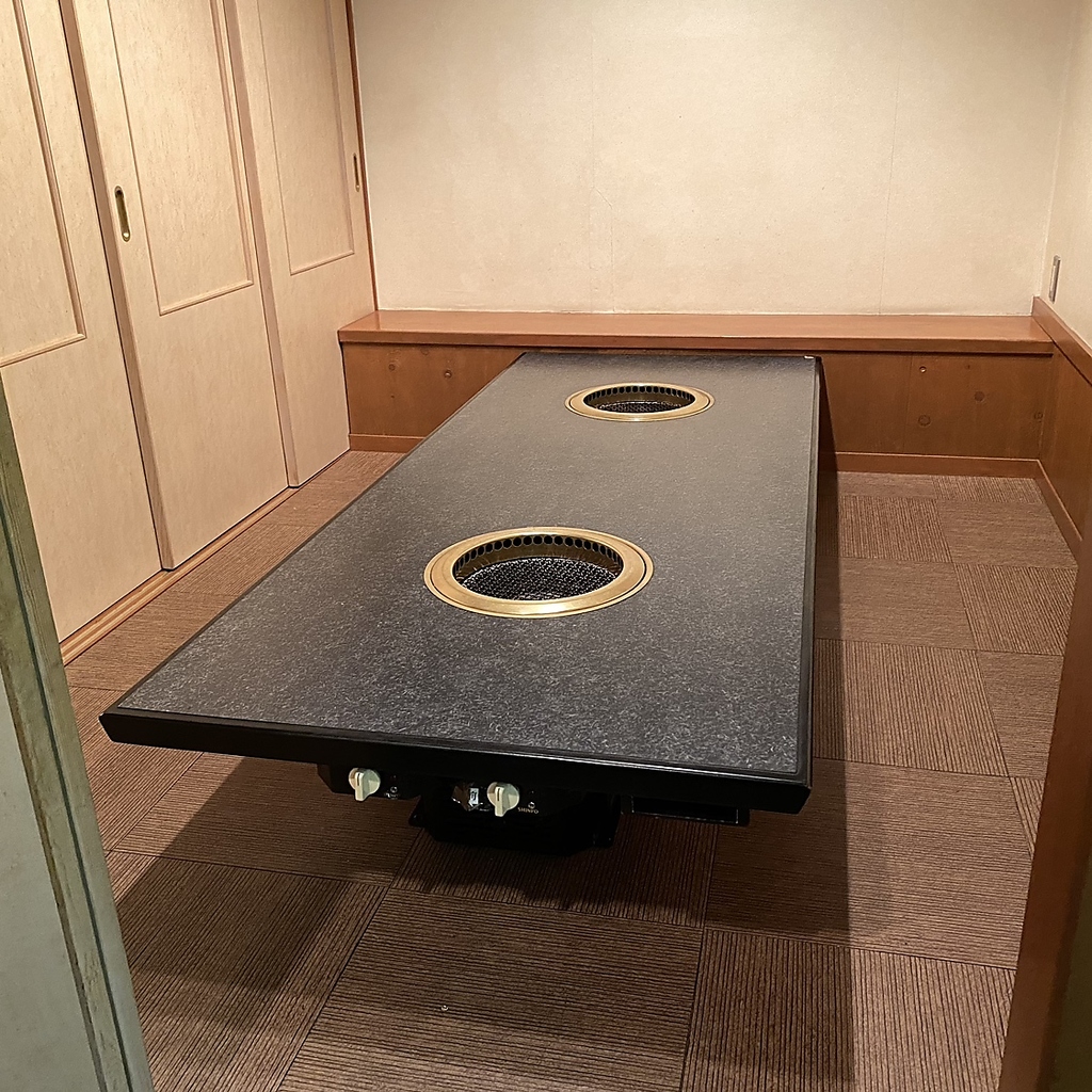 席数拡大してオープンした南大門赤穂店。まわりが気になりにくいBOXテーブル席やお座敷をご用意♪