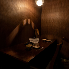 2名様専用のカップルシートをご用意！二人だけの特別な空間でしゃぶしゃぶ・すき焼きを思う存分お楽しみください！特別な時間を過ごせますように。