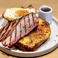 料理メニュー写真&nbsp;フレンチトースト　ベーコンエッグ